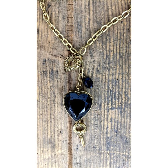 Gold chain chunky black heart and key pendant necklace - Picture 2 of 5